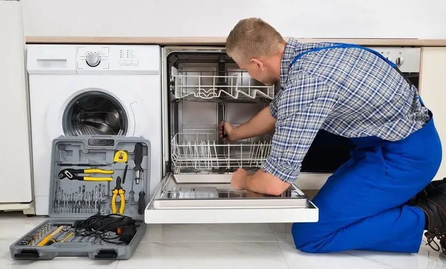 Kocaali Siemens servisi teknisyen ekibi beyaz eşya tamiri yaparken